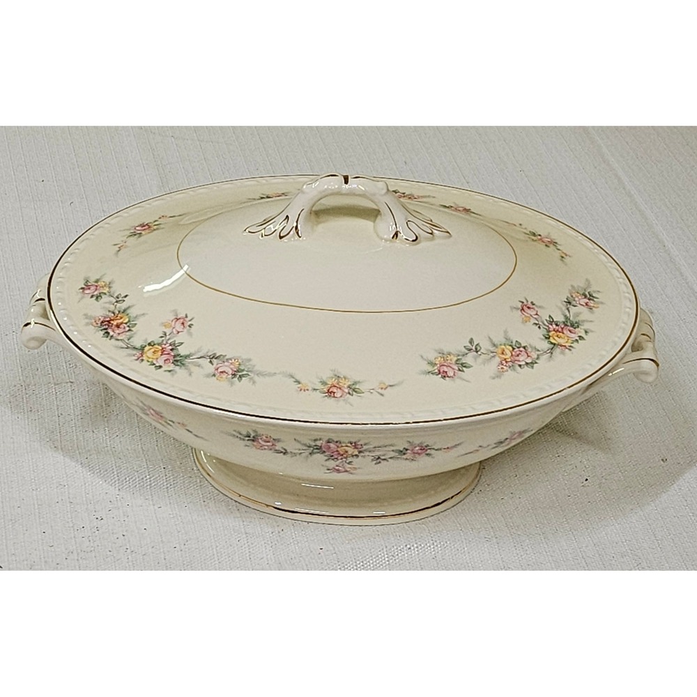 Homer Laughlin Eggshell Georgian Floral Lidded Vegetable Tureen Gold Trim‎ L48N5